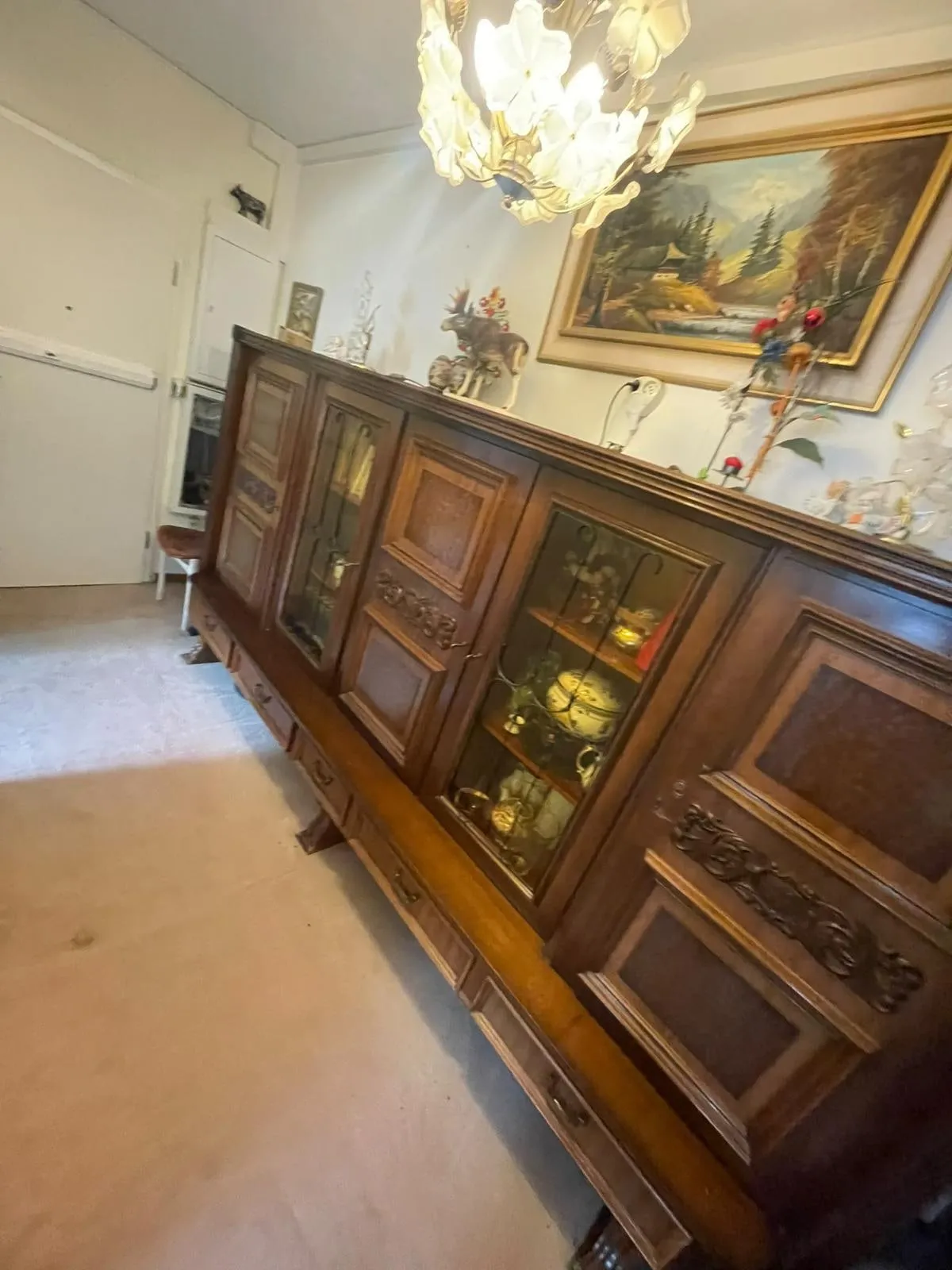 Wohnzimmer bei einer Haushaltsauflösung vor der Räumung